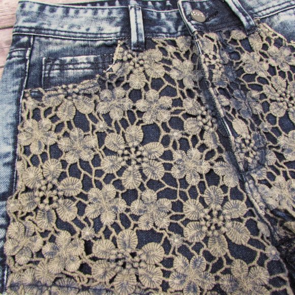 Hart Denim Mini Jean Shorts Size 28 Acid Wash High Rise Floral Lace Overlay Raw - Picture 2 of 7